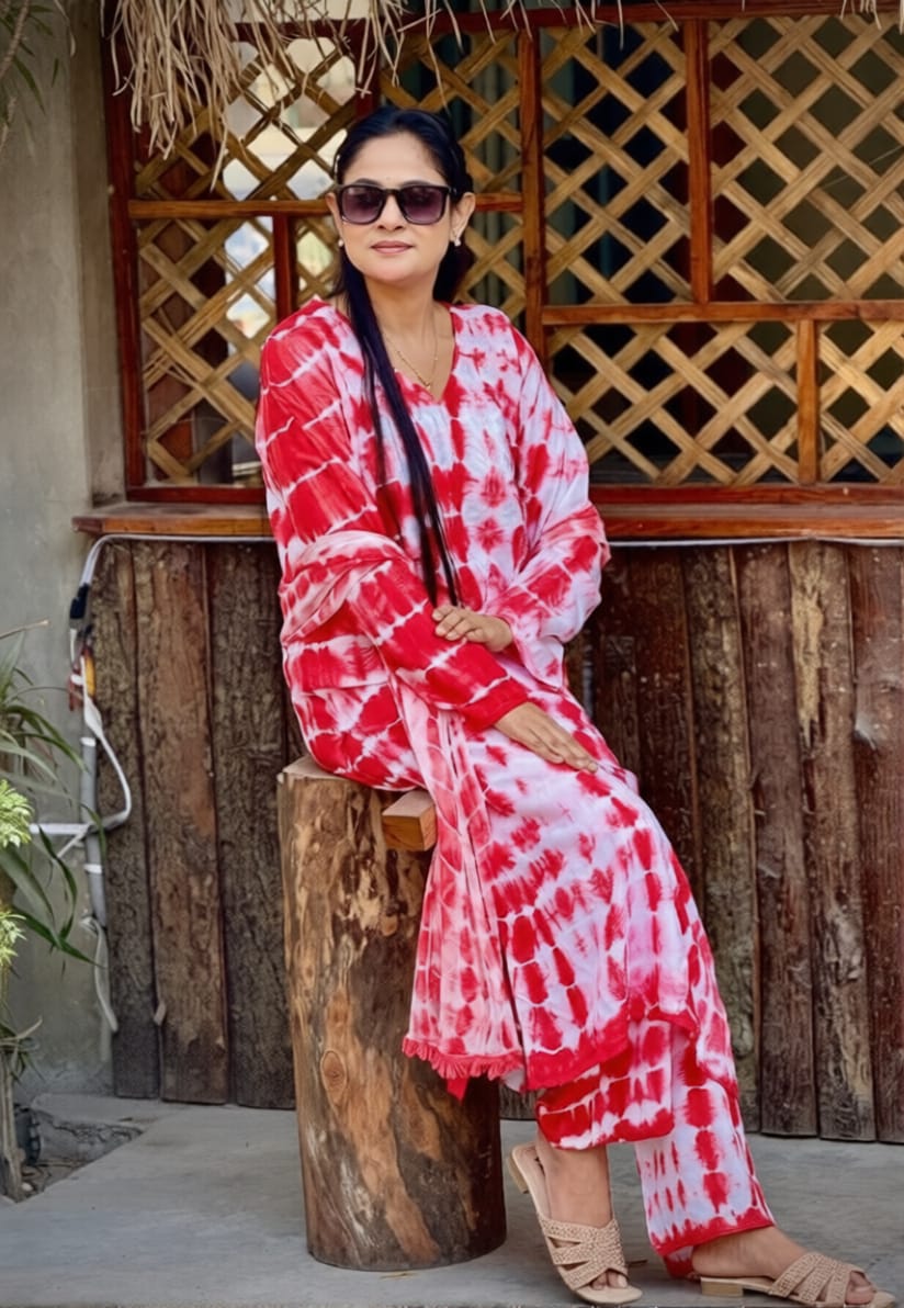 স্টাইলিশ পিউর সুতি বাটিক থ্রি-পিস